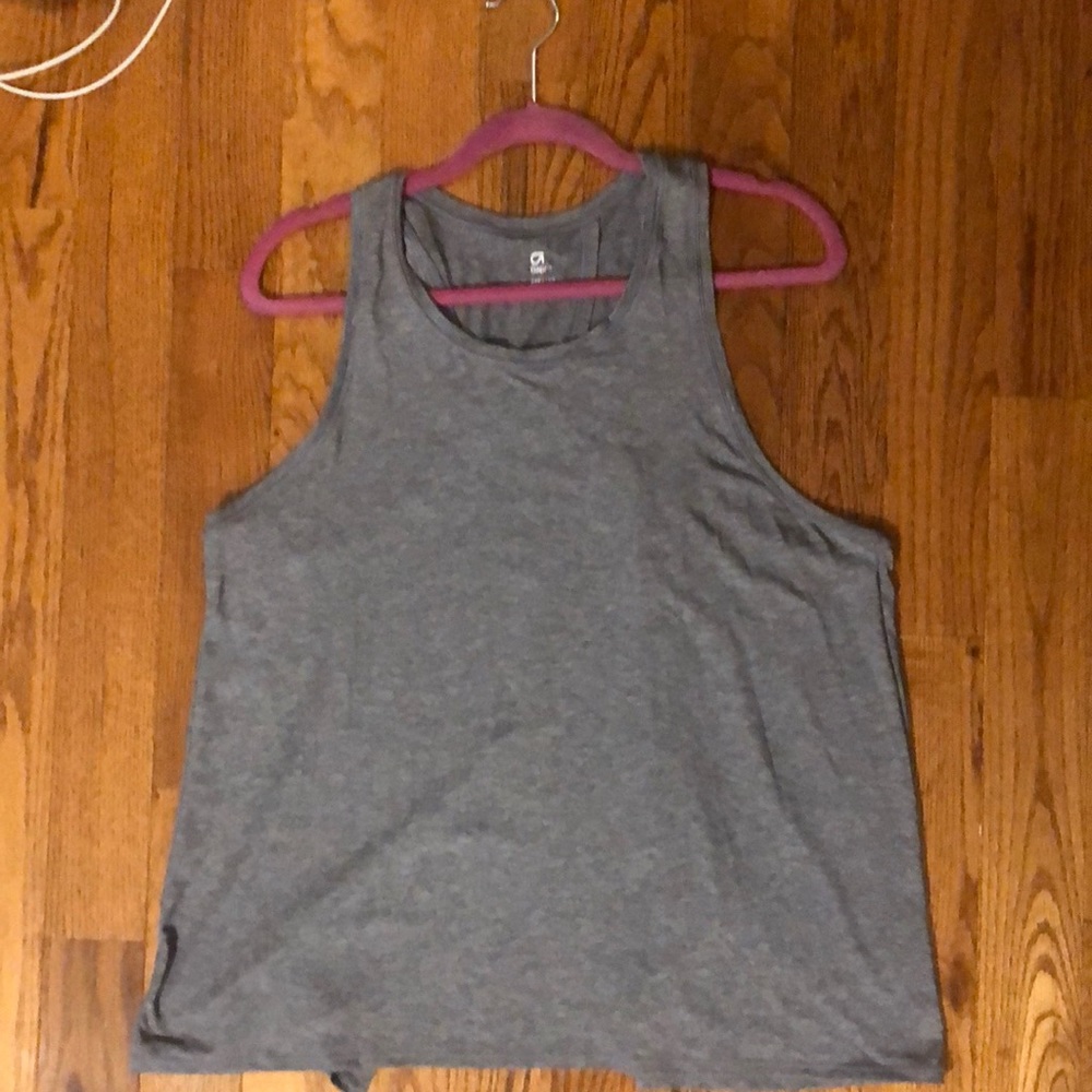 New Gap fit breathe sleeveless top